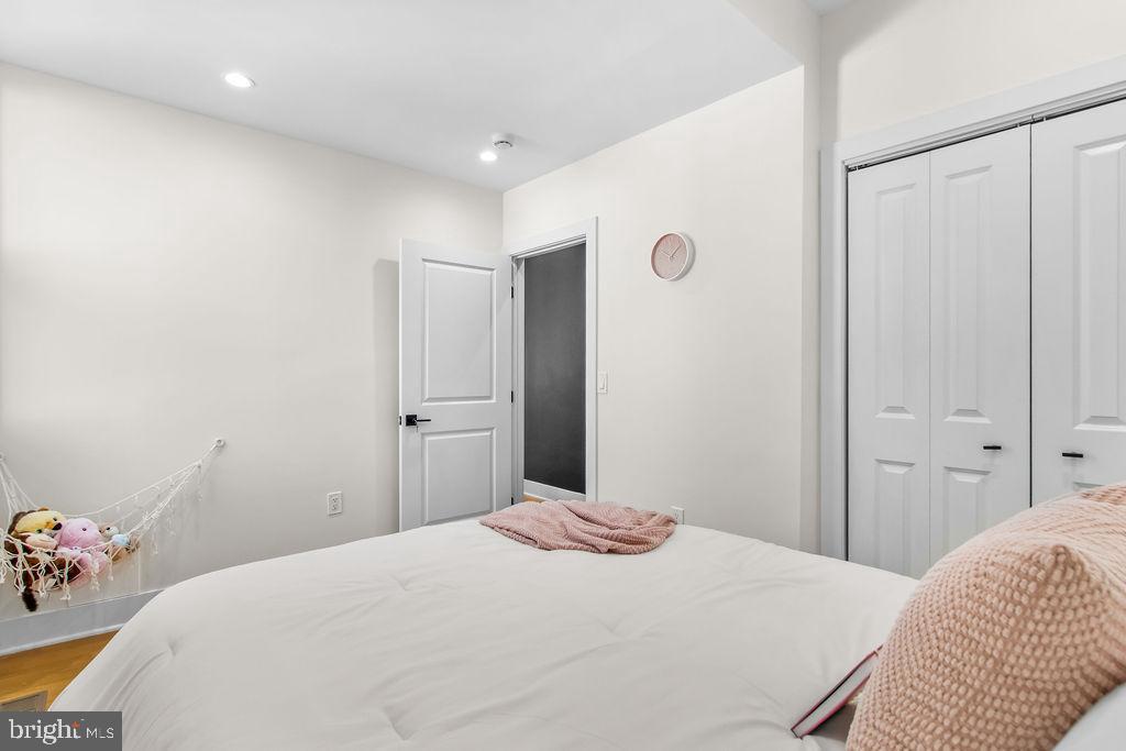 713 CROISSANT PLACE SE
