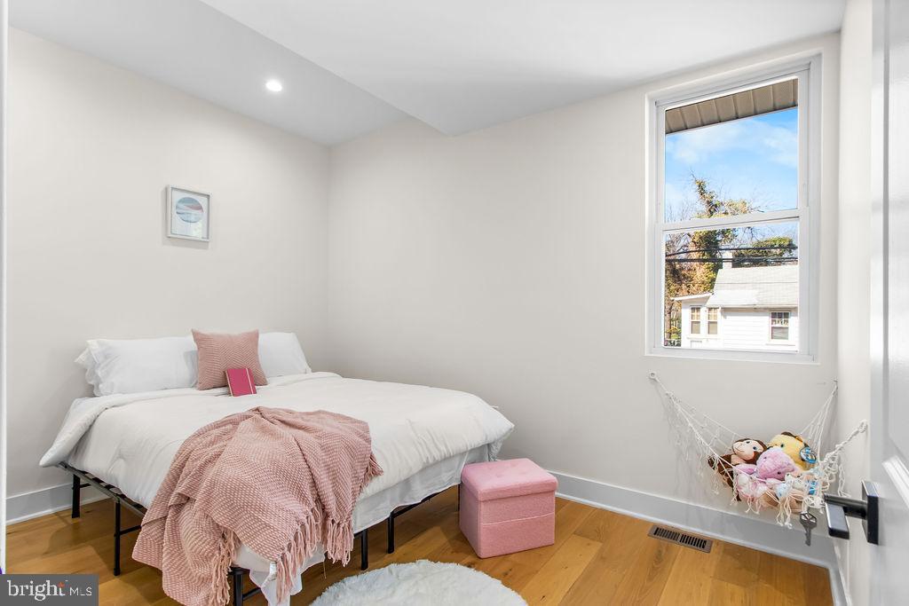 713 CROISSANT PLACE SE