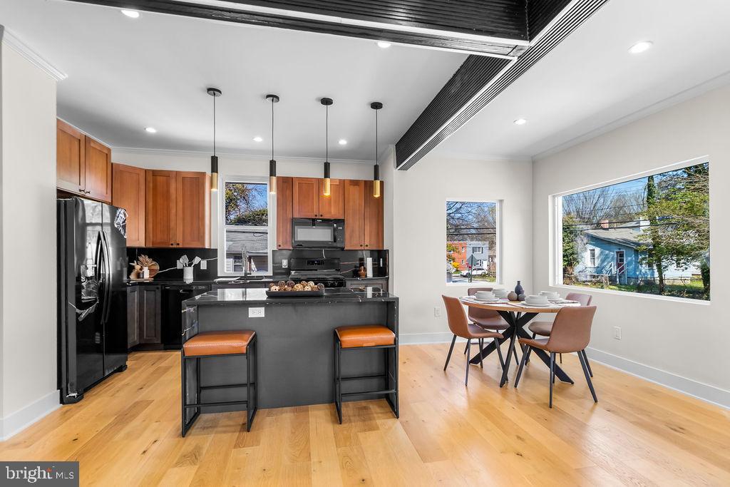 713 CROISSANT PLACE SE