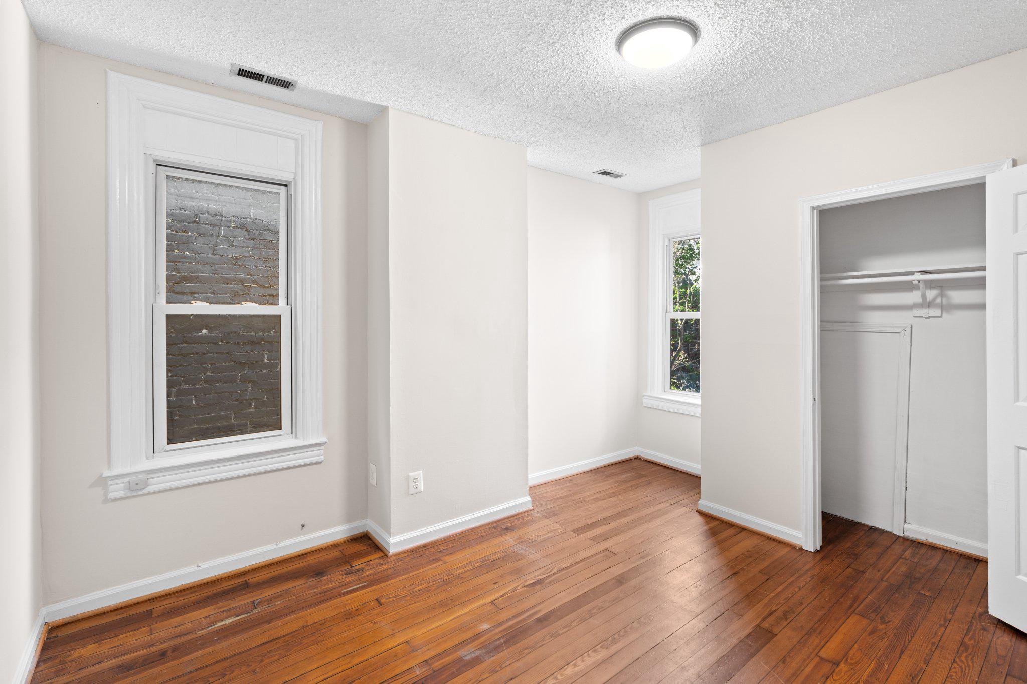 1112 I STREET SE