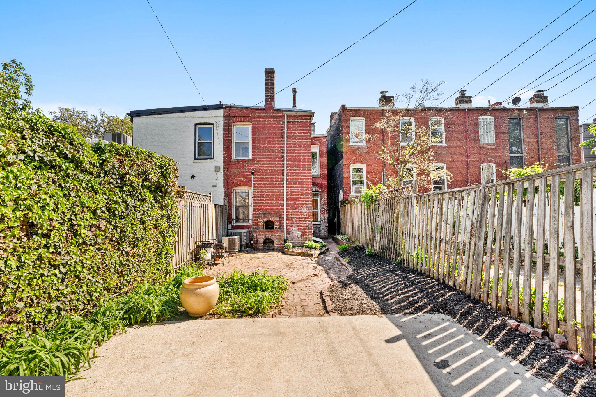 1112 I STREET SE