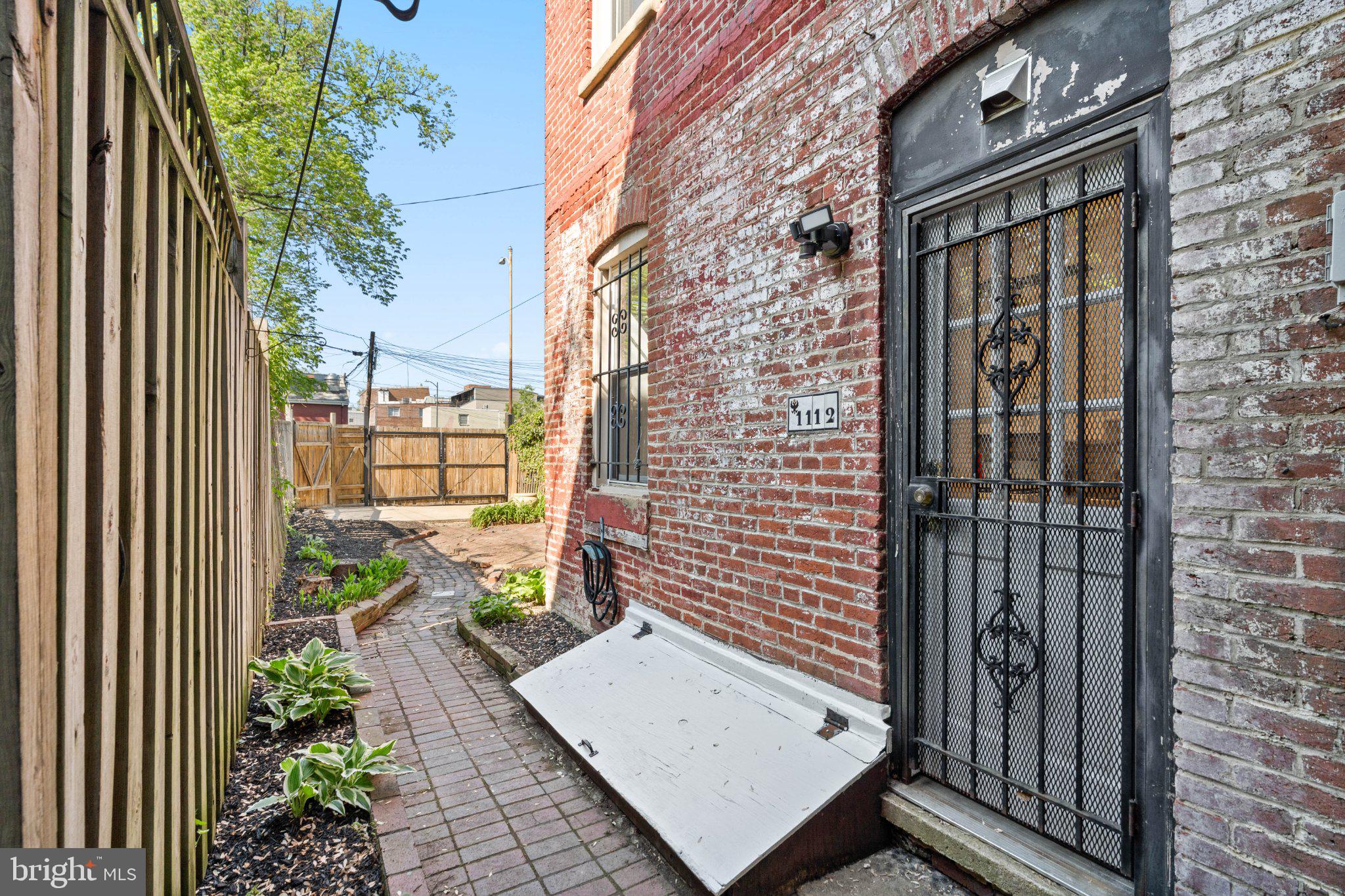 1112 I STREET SE