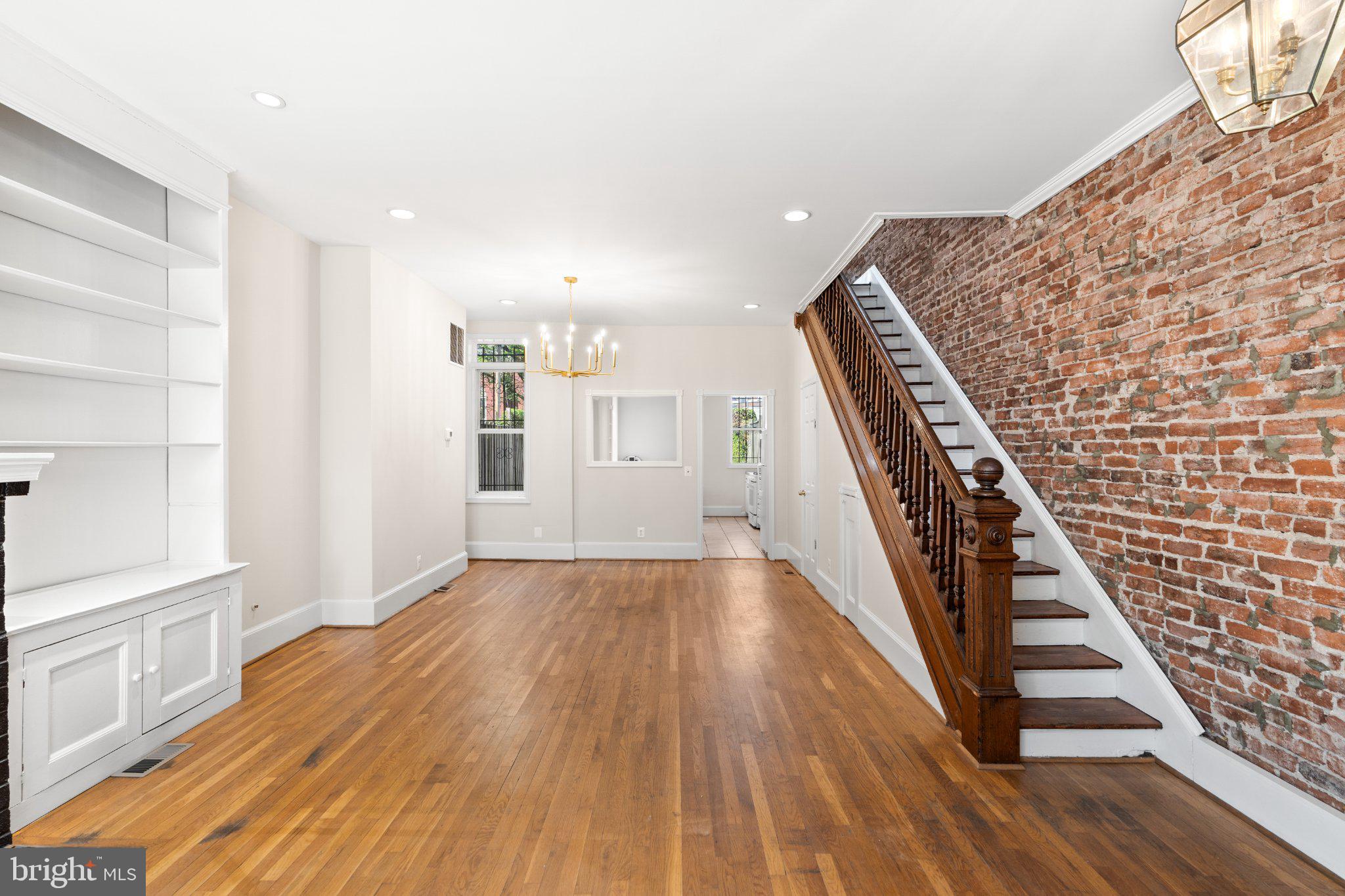 1112 I STREET SE