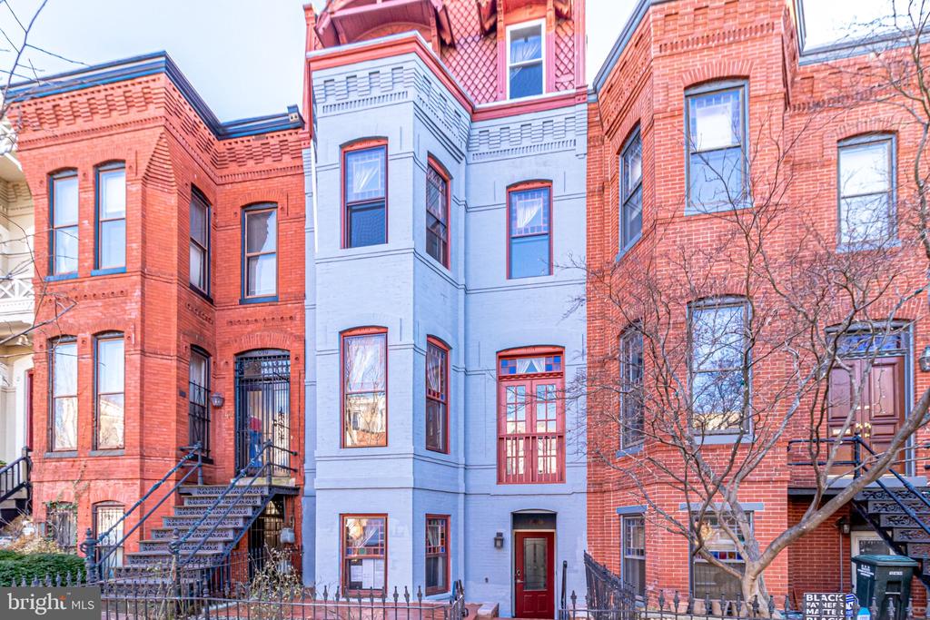 409 CONSTITUTION AVENUE NE