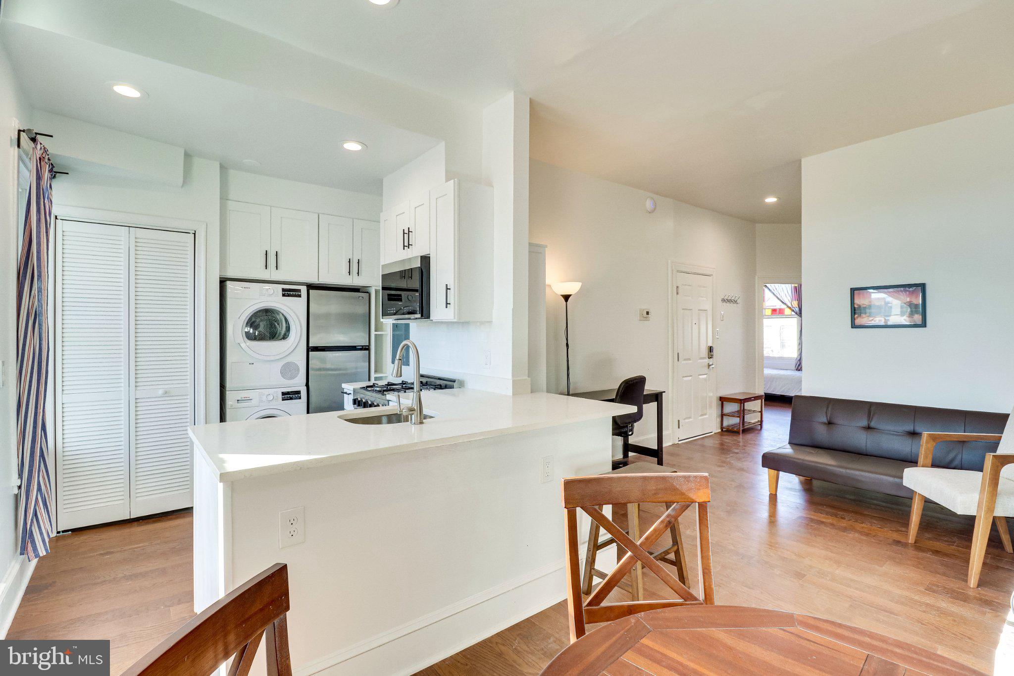 409 CONSTITUTION AVENUE NE