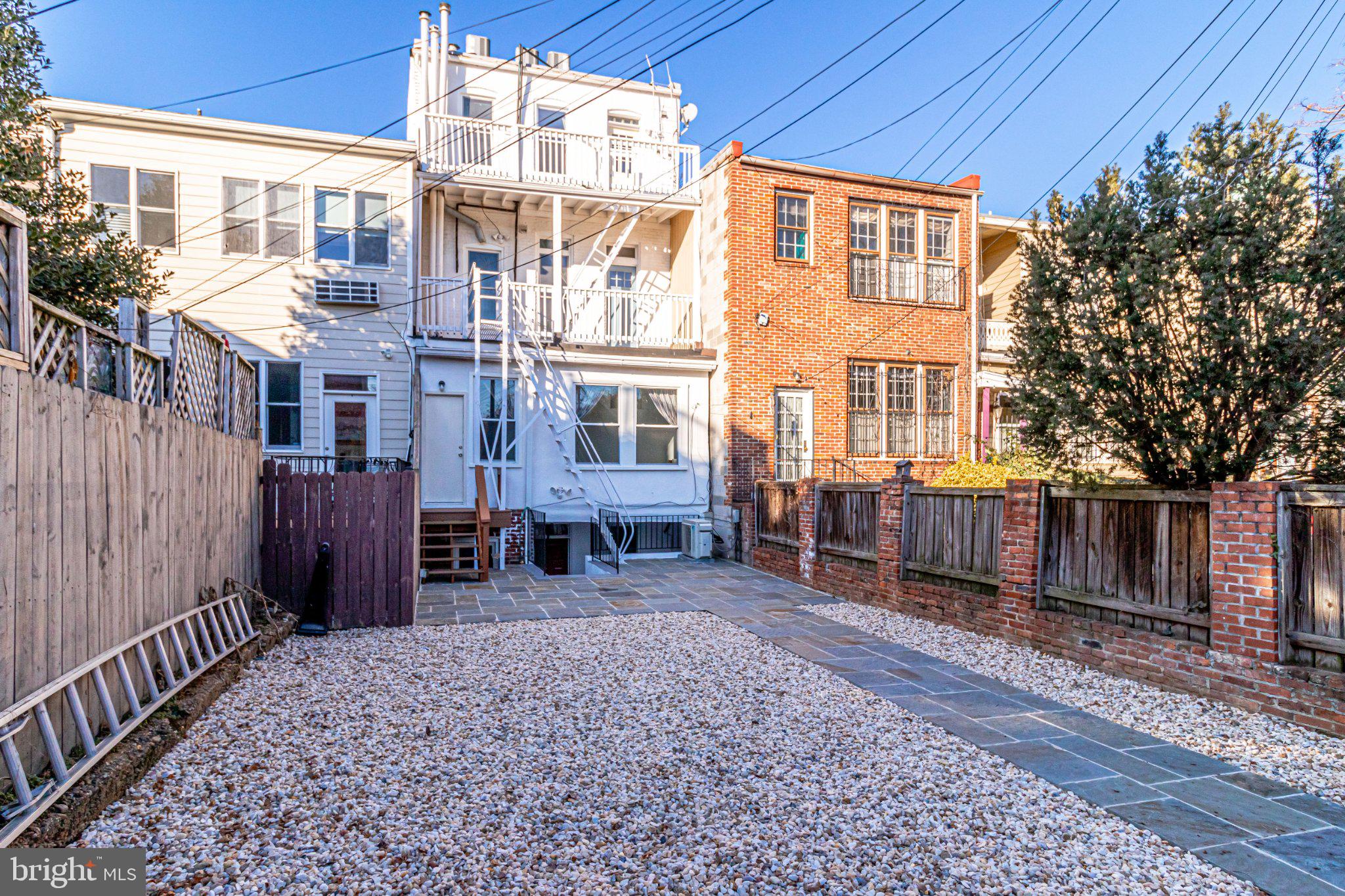 409 CONSTITUTION AVENUE NE