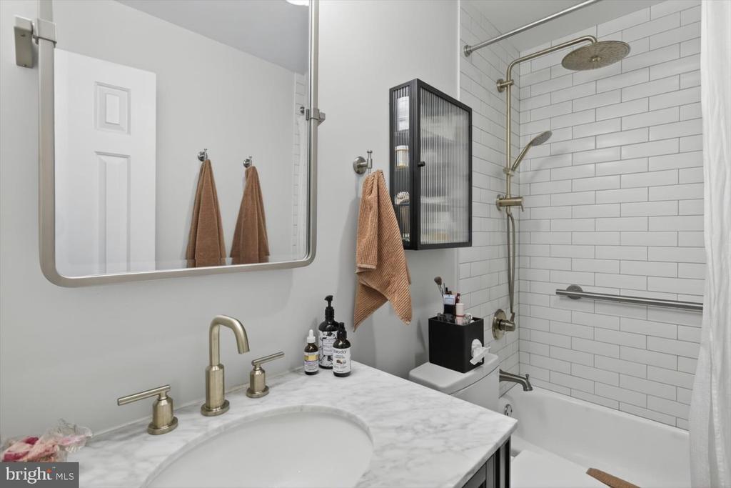 410 5TH STREET NE 1