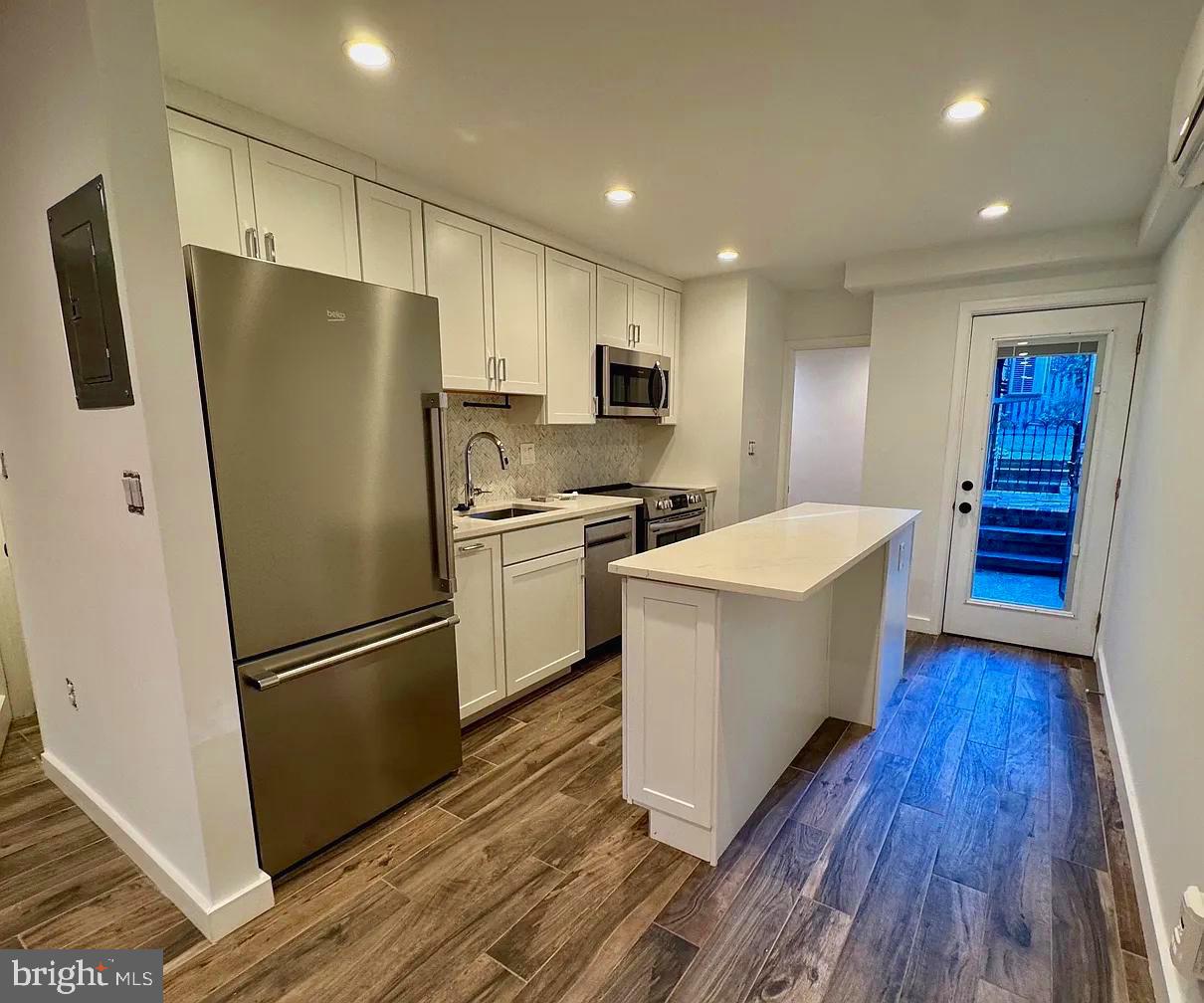 213 & 215 5TH STREET SE