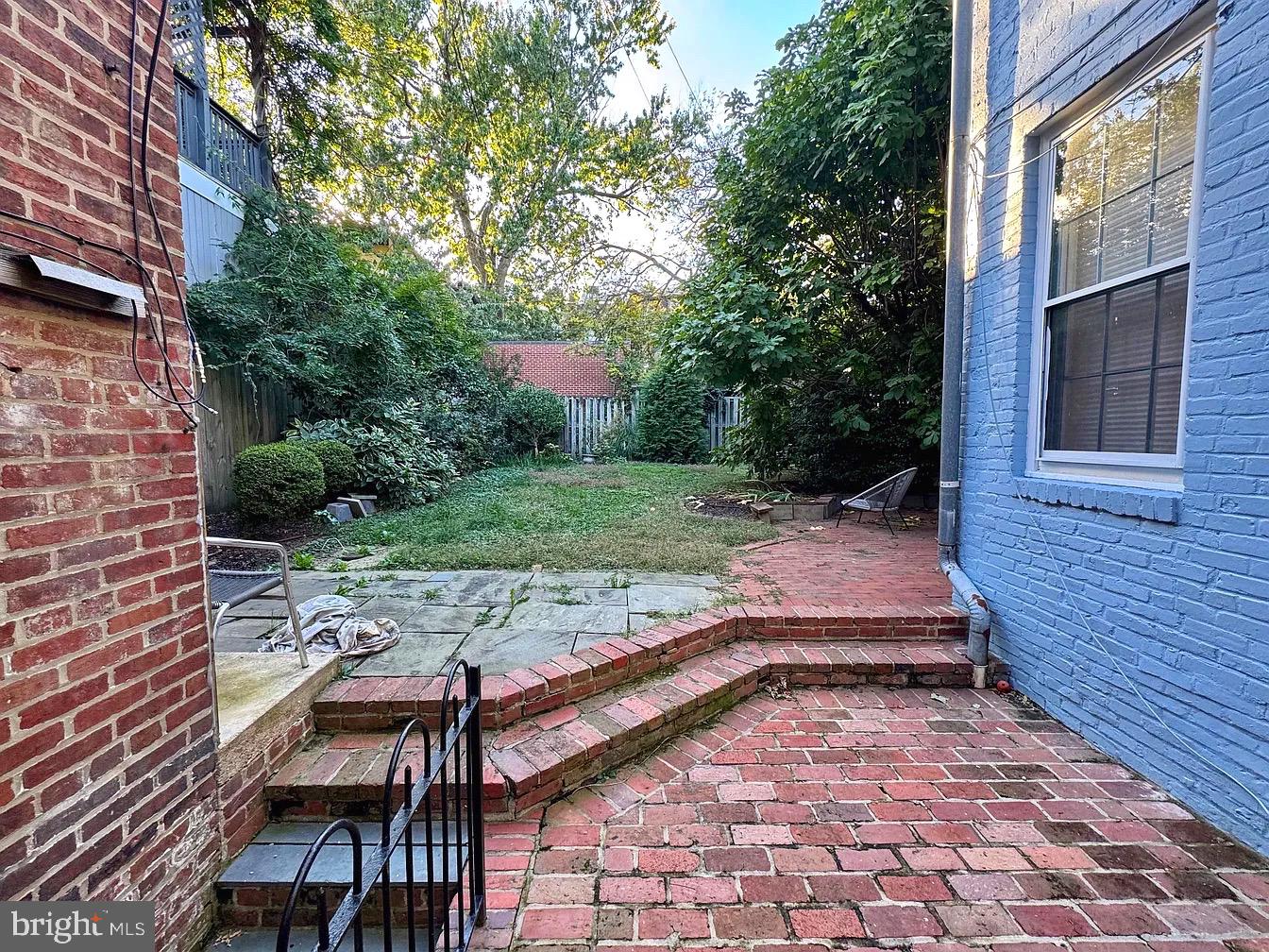 213 & 215 5TH STREET SE