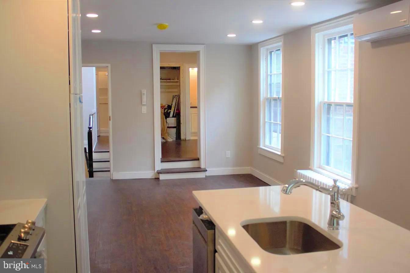 213 & 215 5TH STREET SE