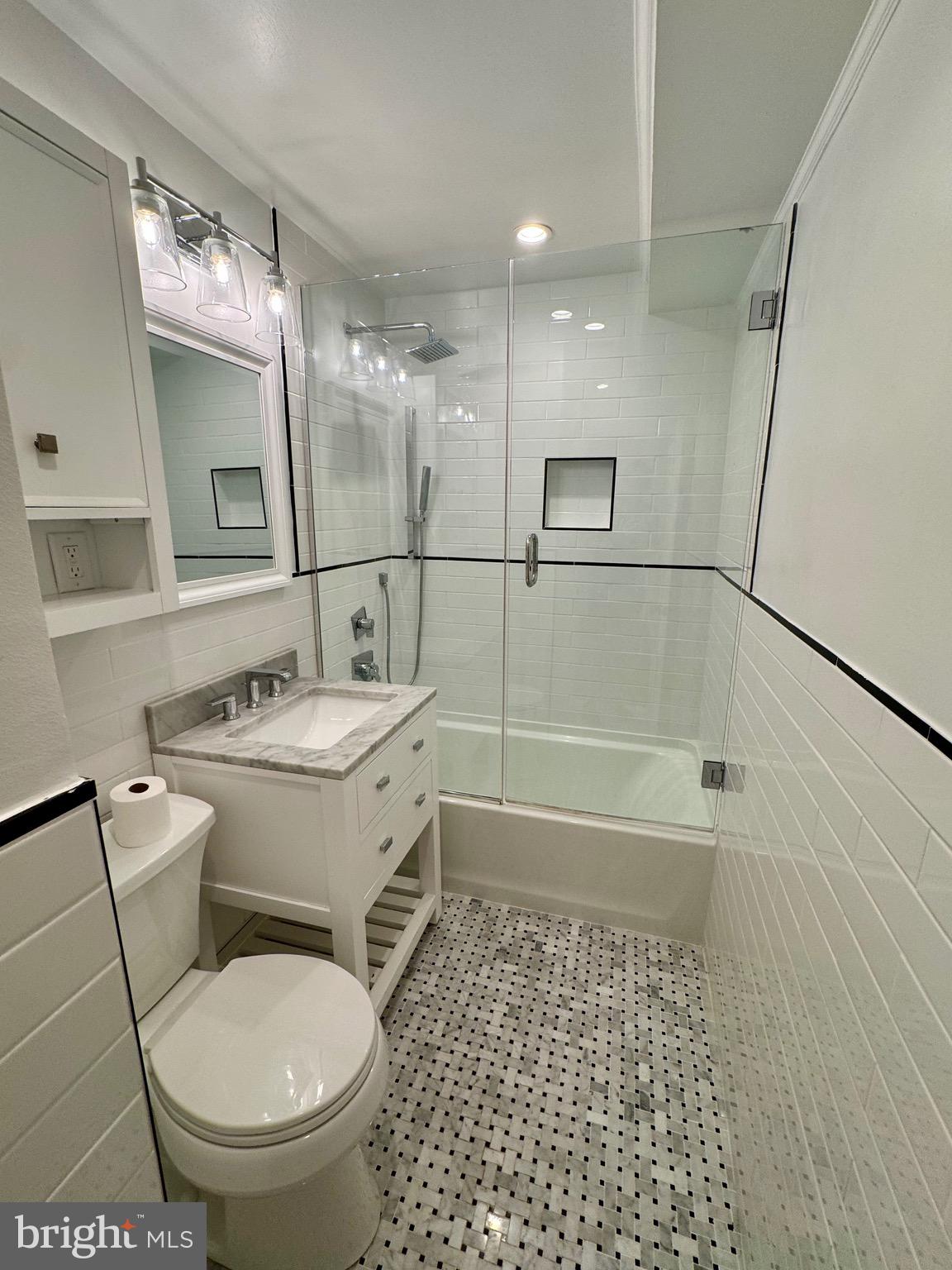 213 & 215 5TH STREET SE