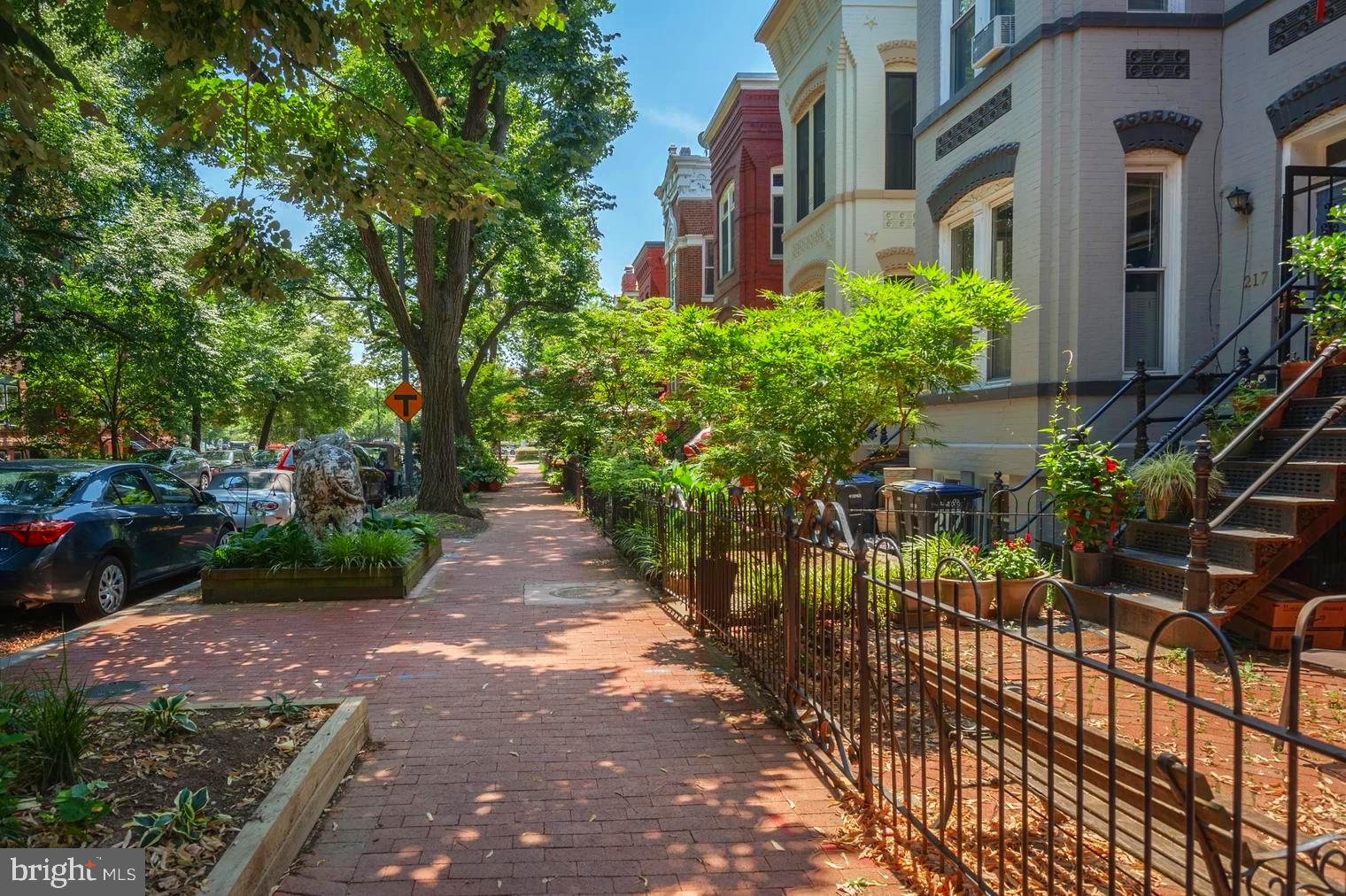 213 & 215 5TH STREET SE