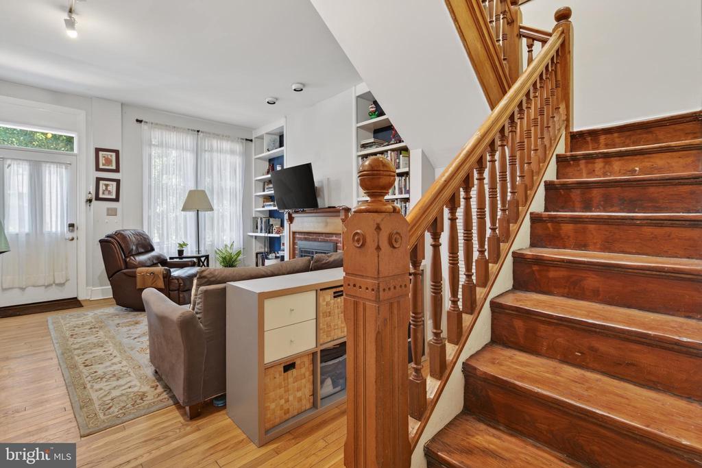 229 10TH STREET NE