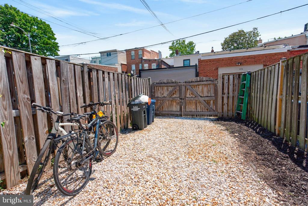 229 10TH STREET NE