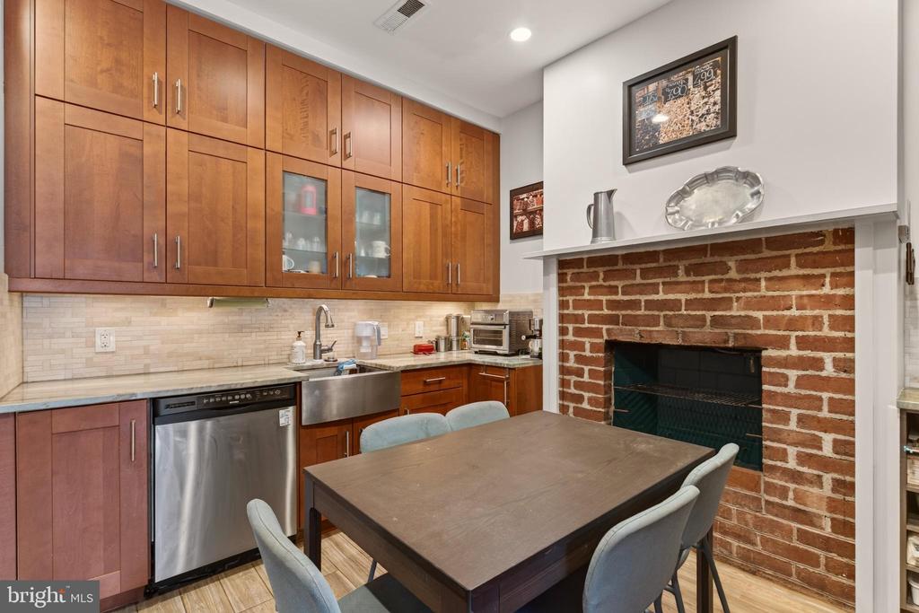 229 10TH STREET NE