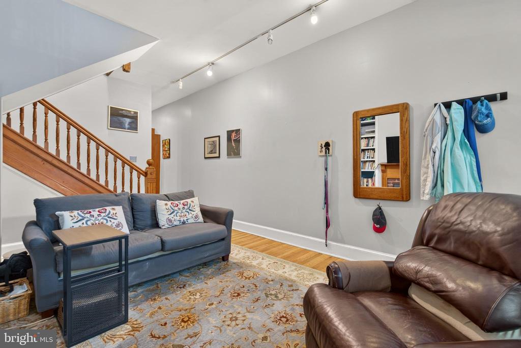 229 10TH STREET NE