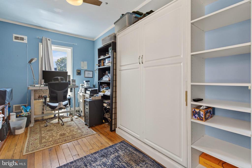 229 10TH STREET NE