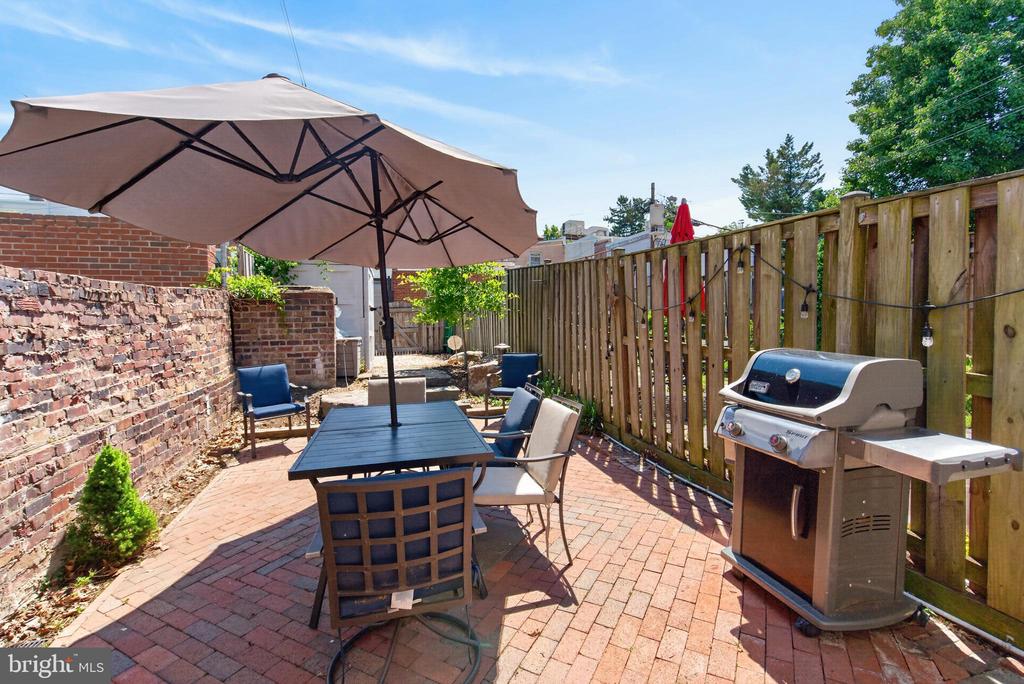 229 10TH STREET NE