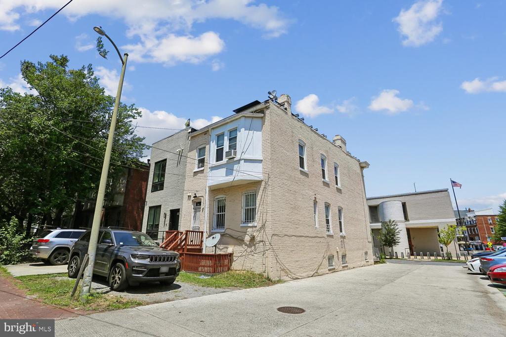1408 NEWTON STREET NW
