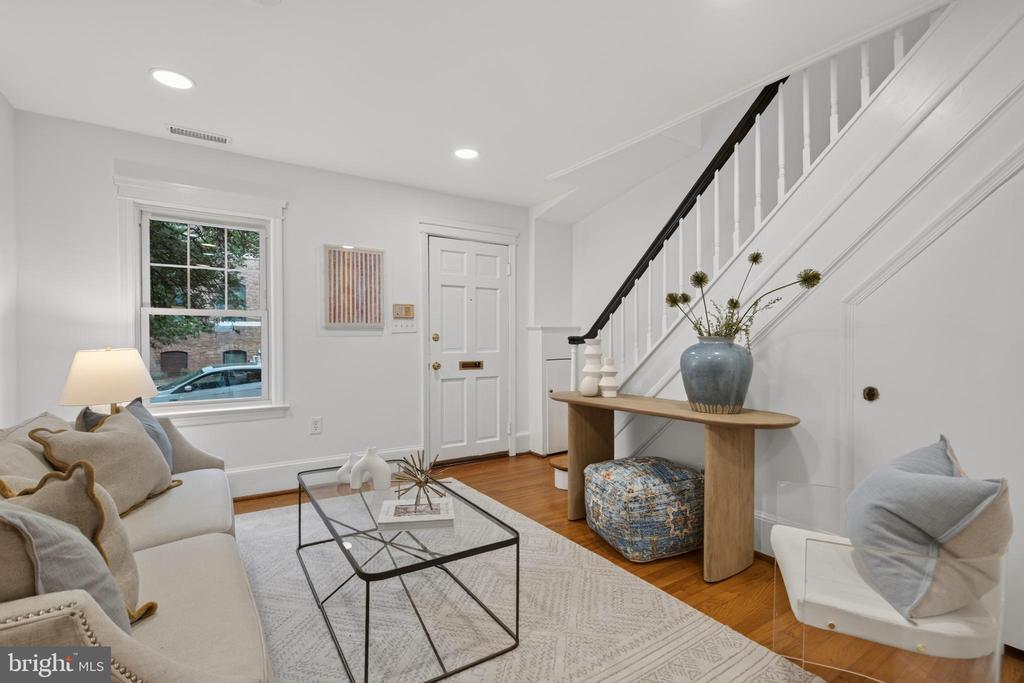 756 9TH STREET SE