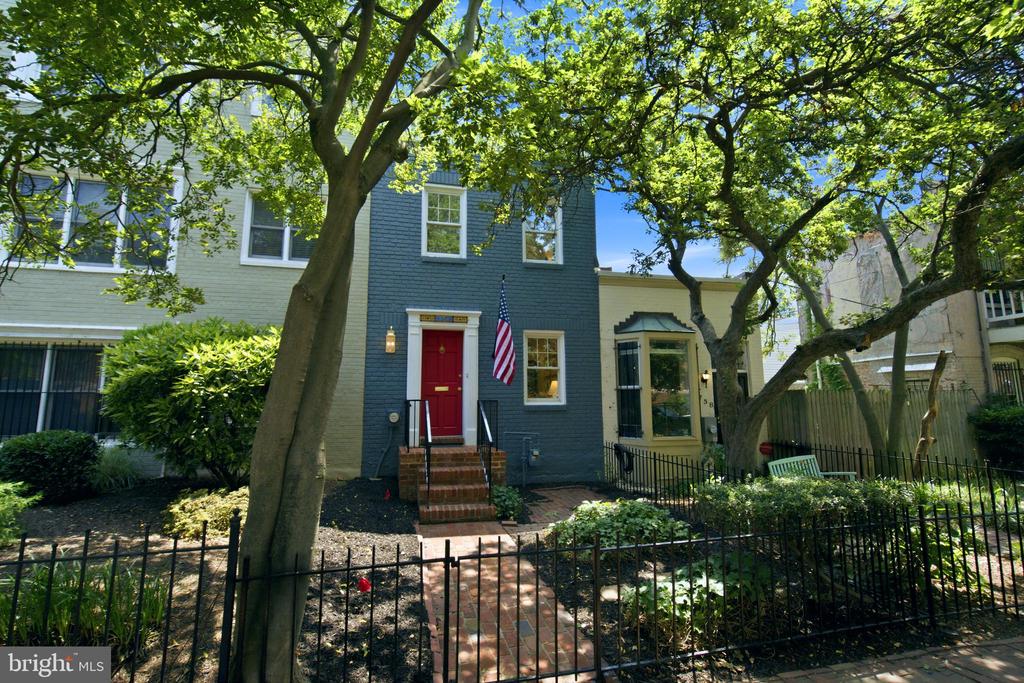 756 9TH STREET SE