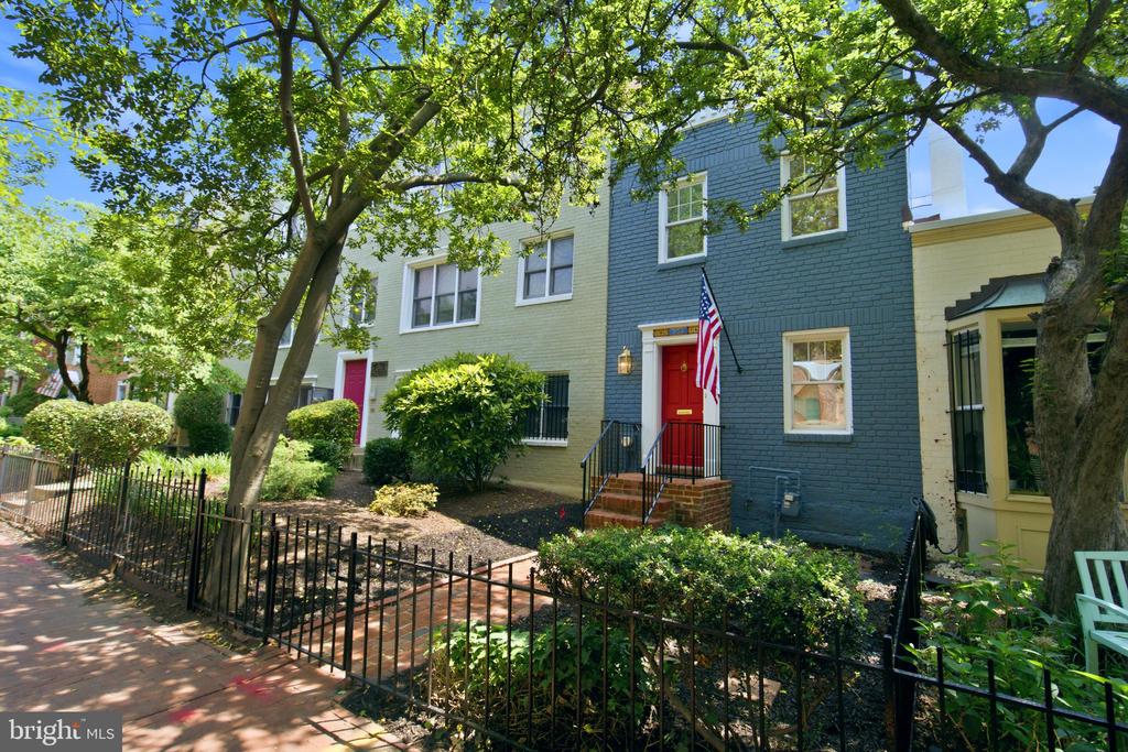 756 9TH STREET SE