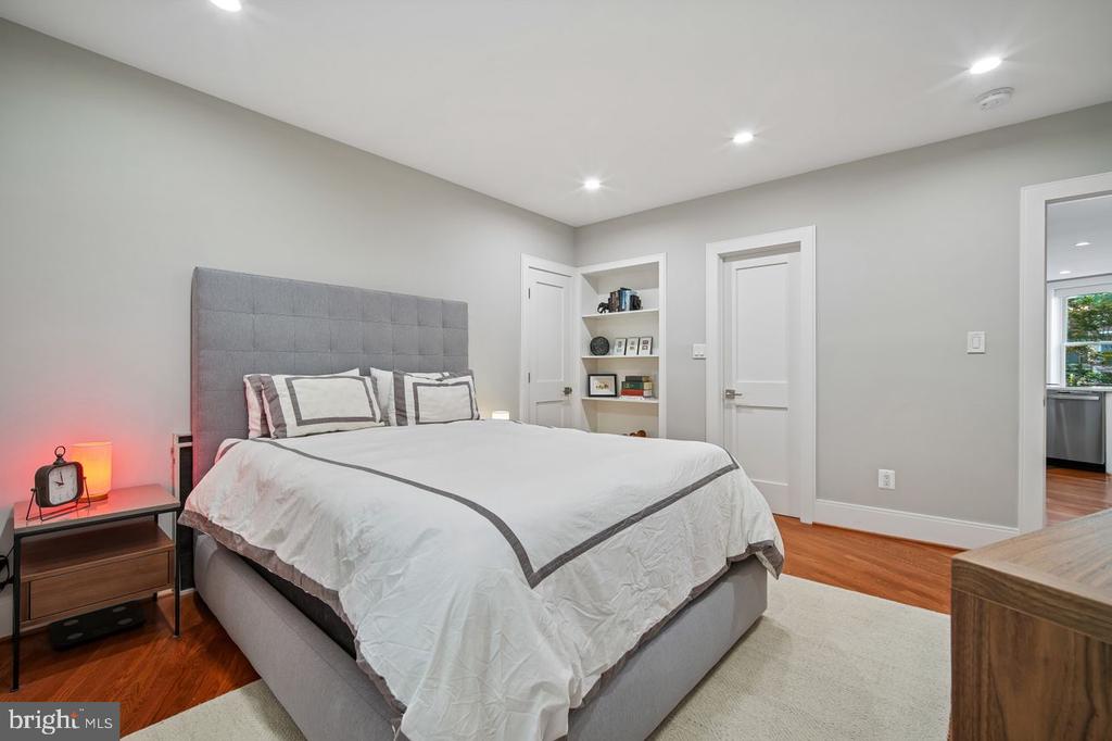 1024 MASSACHUSETTS AVENUE NE Unit: 5