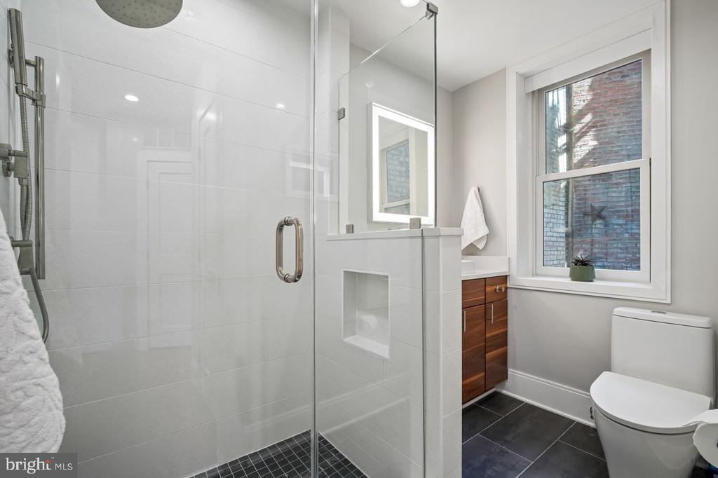1024 MASSACHUSETTS AVENUE NE Unit: 5