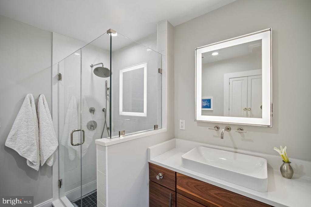 1024 MASSACHUSETTS AVENUE NE Unit: 5