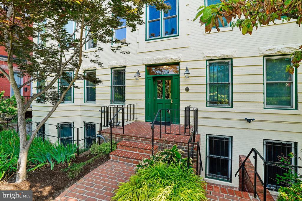 1024 MASSACHUSETTS AVENUE NE Unit: 5