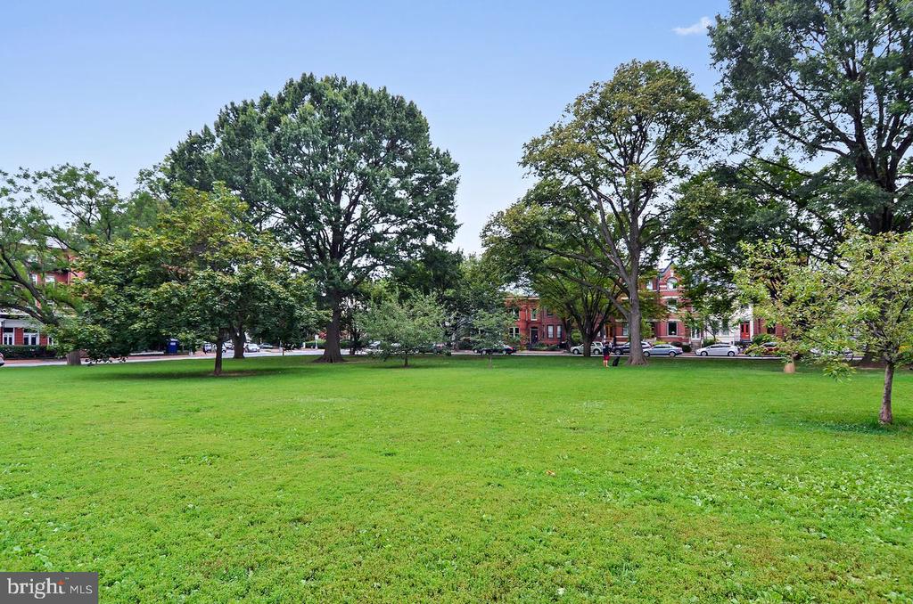 414 SEWARD SQUARE SE Unit: 104