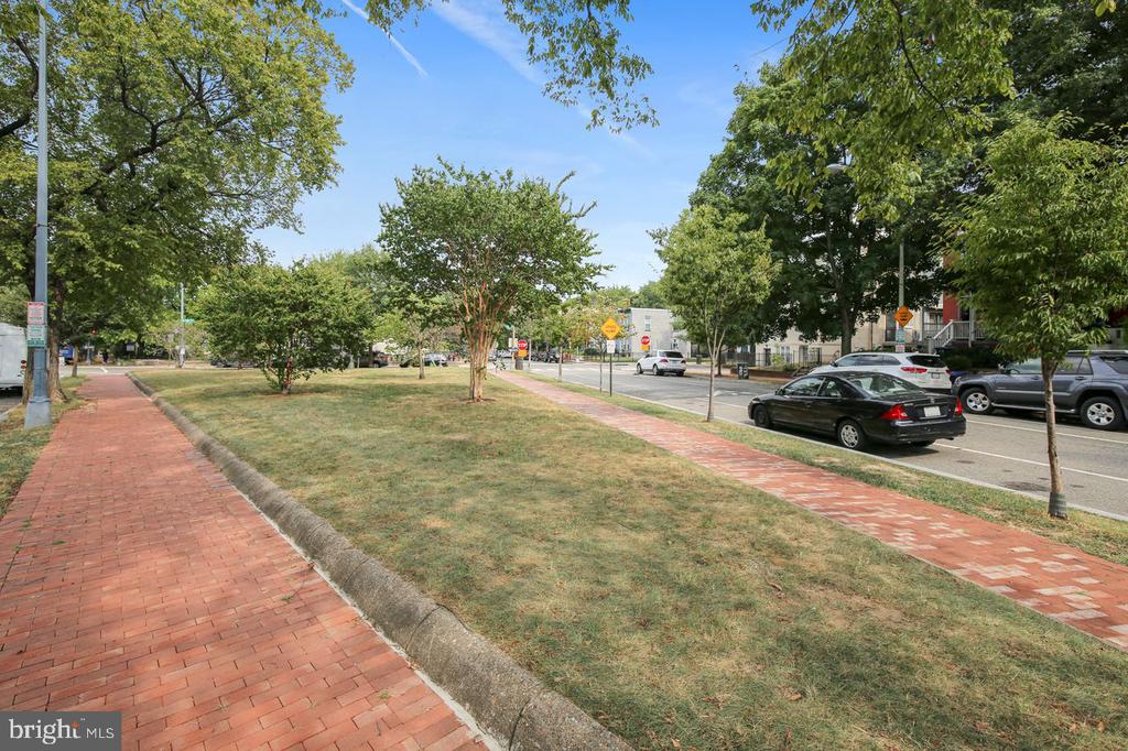 414 SEWARD SQUARE SE Unit: 104