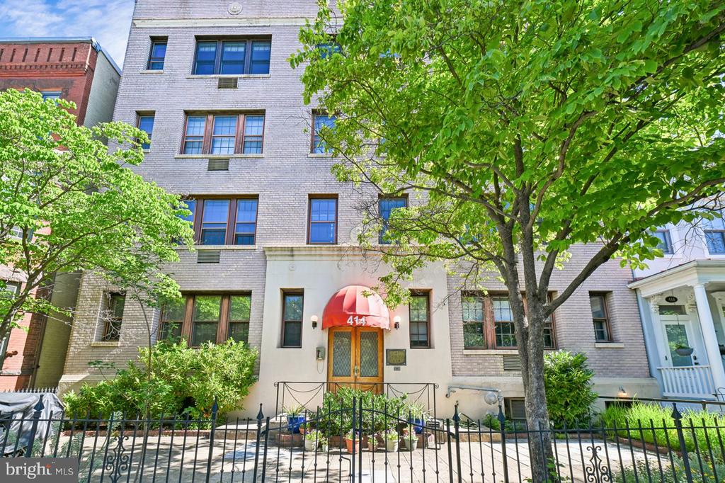 414 SEWARD SQUARE SE Unit: 104