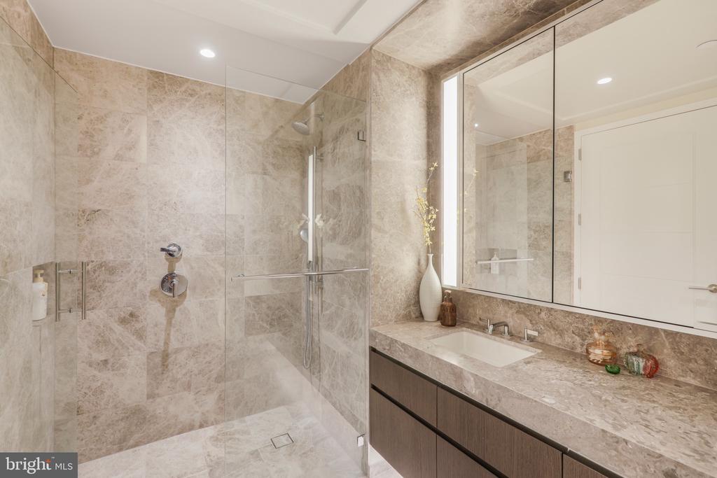 601 WHARF STREET SW Unit: 208