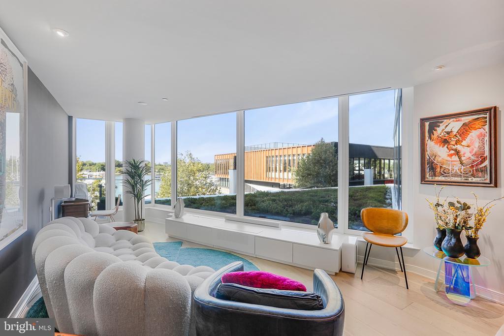 601 WHARF STREET SW Unit: 208