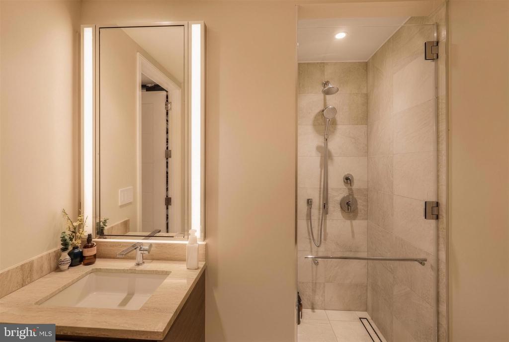 601 WHARF STREET SW Unit: 208