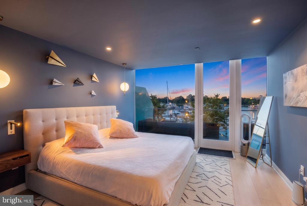 601 WHARF STREET SW Unit: 208