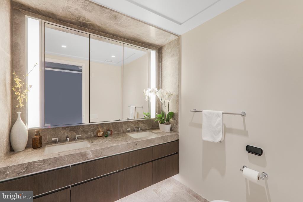 601 WHARF STREET SW Unit: 208