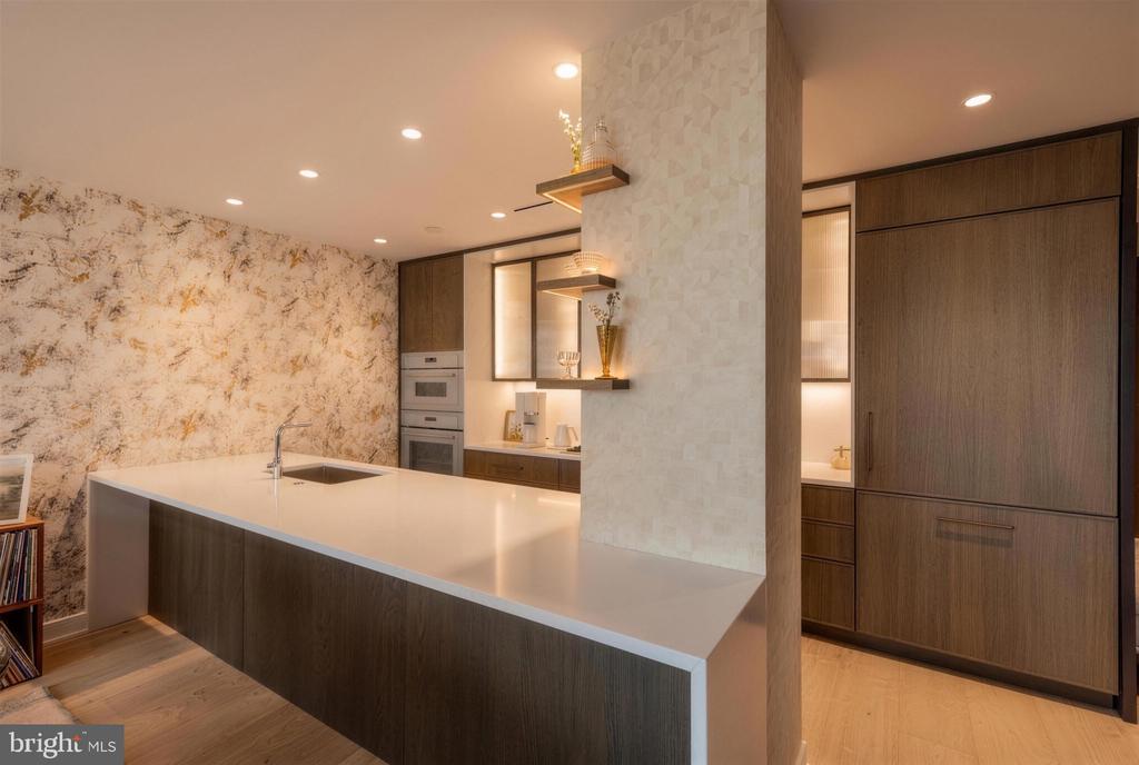 601 WHARF STREET SW Unit: 208