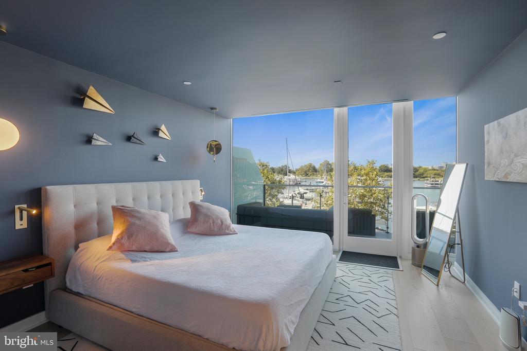 601 WHARF STREET SW Unit: 208