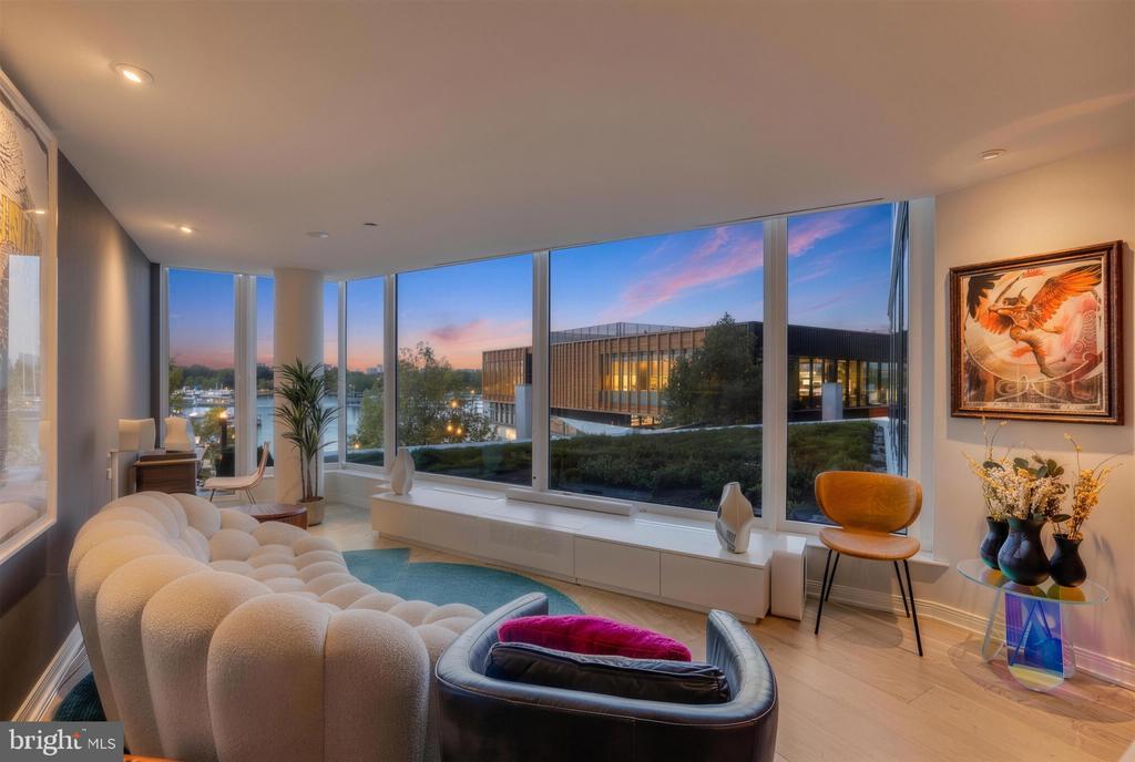 601 WHARF STREET SW Unit: 208