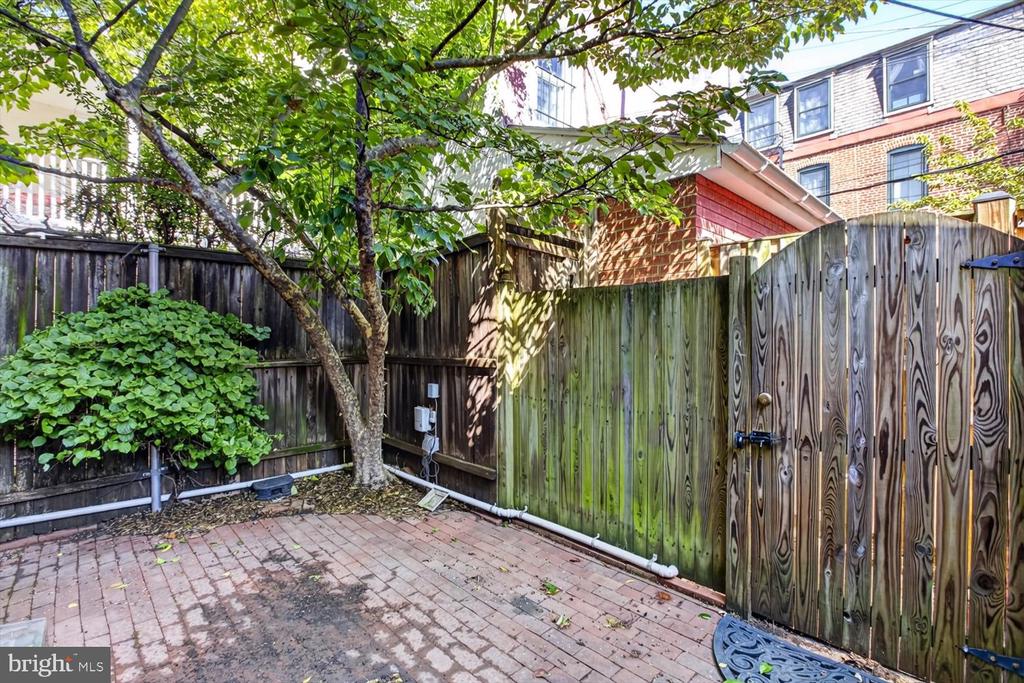 304 A STREET SE
