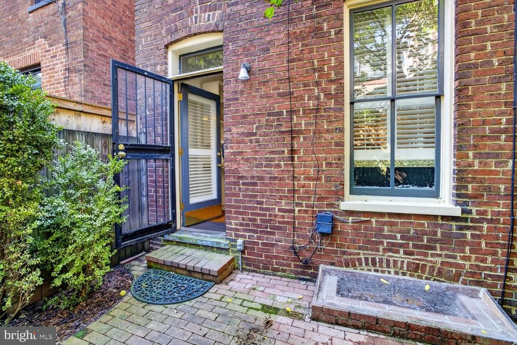 304 A STREET SE