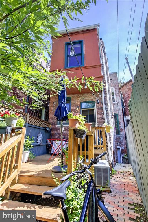 104 13TH STREET NE