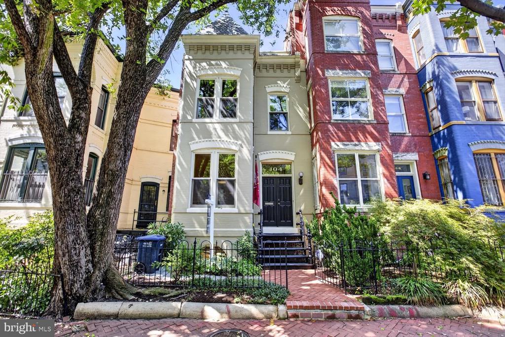 104 13TH STREET NE