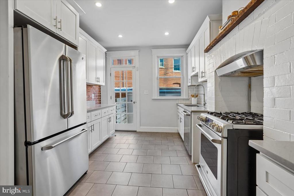 1328 G STREET SE
