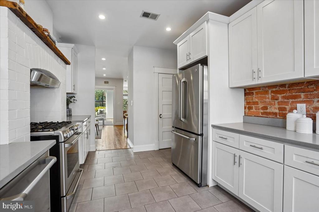 1328 G STREET SE