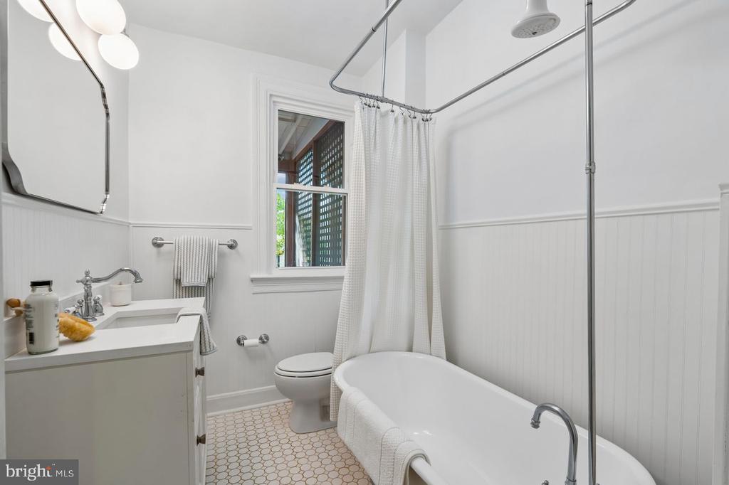 125 16TH STREET SE
