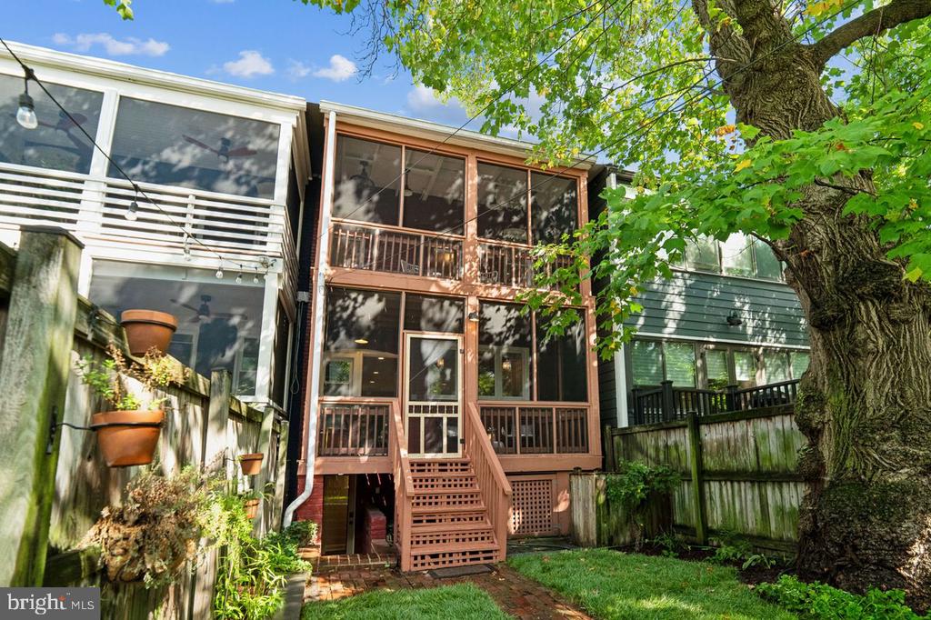 125 16TH STREET SE