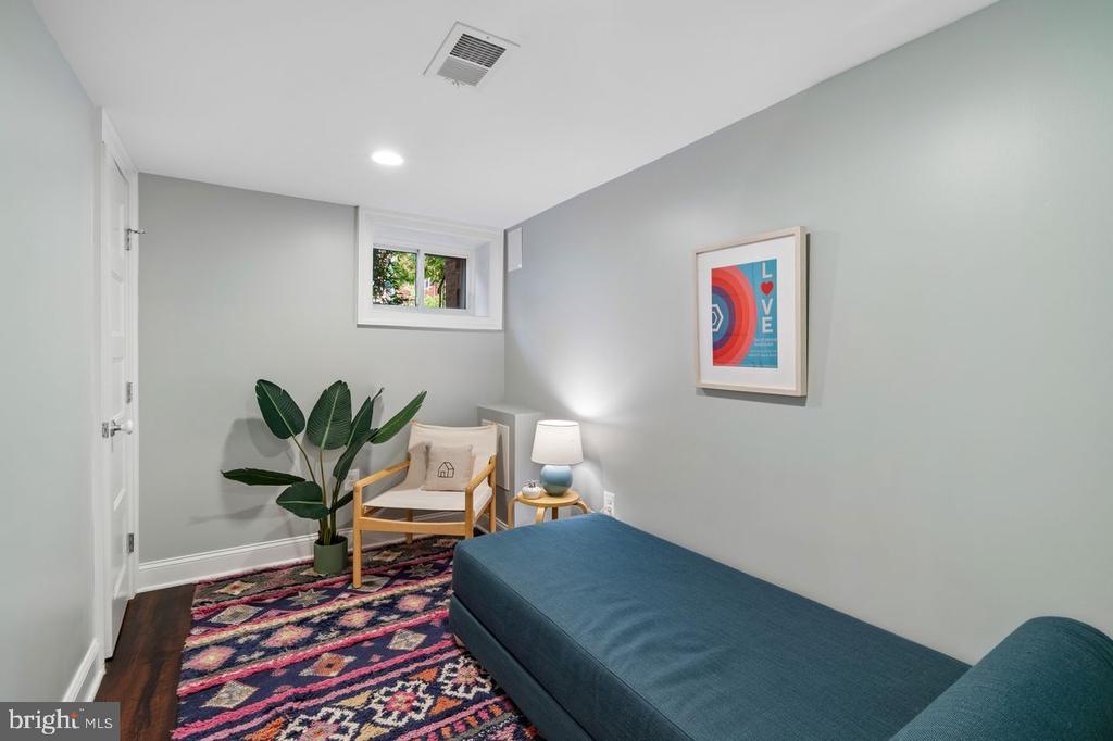 125 16TH STREET SE